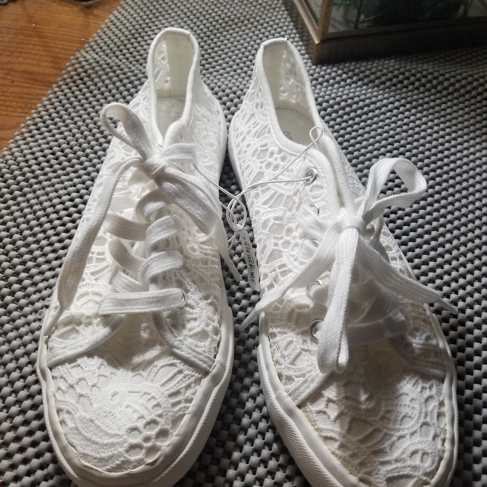 Ivory lace shoes